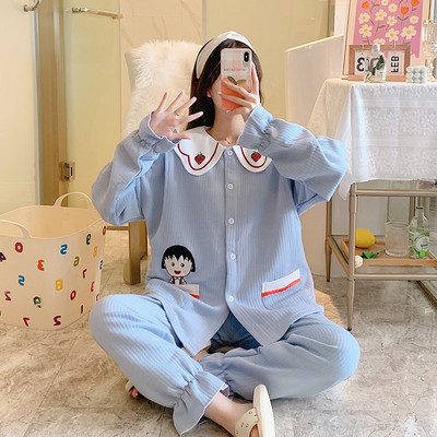 Divdaļīga grūtnieču pidžama ar izšuvumu un pogu aizdari