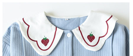 Divdaļīga grūtnieču pidžama ar izšuvumu un pogu aizdari