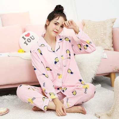 Sieviešu pidžama ar krāsainu apdruku un garām piedurknēm - piemērota grūtniecēm