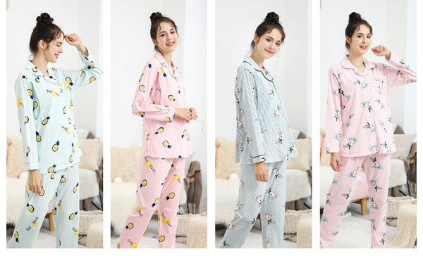 Sieviešu pidžama ar krāsainu apdruku un garām piedurknēm - piemērota grūtniecēm