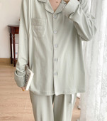 Plata raksta divdaļīga pidžama, kas piemērota grūtniecēm