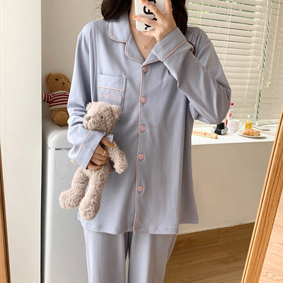 Plata raksta divdaļīga pidžama, kas piemērota grūtniecēm