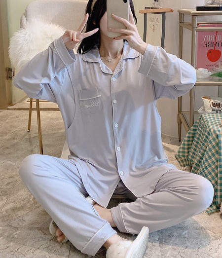 Divdaļīgs pidžamu komplekts grūtniecēm ar izšuvumu