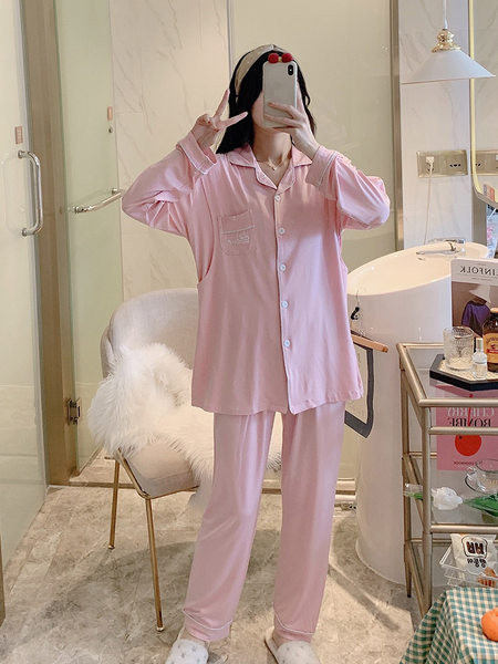 Divdaļīgs pidžamu komplekts grūtniecēm ar izšuvumu