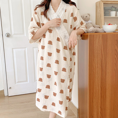 Βαμβακερό νυχτικό με ασύμμετρο κούμπωμα