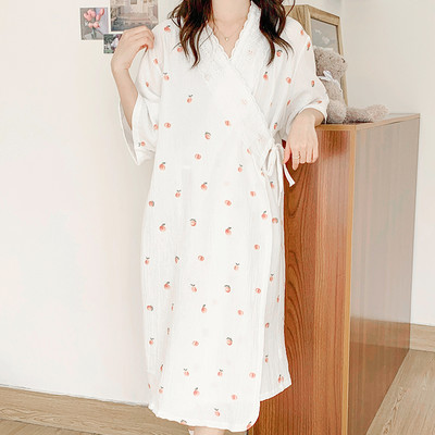 Βαμβακερό νυχτικό με ασύμμετρο κούμπωμα