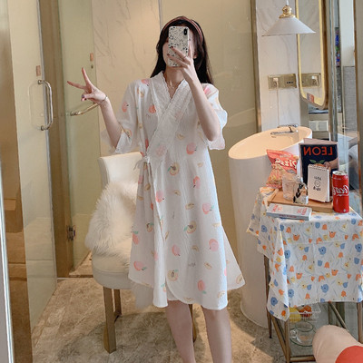 Βαμβακερό νυχτικό με ασύμμετρο κούμπωμα