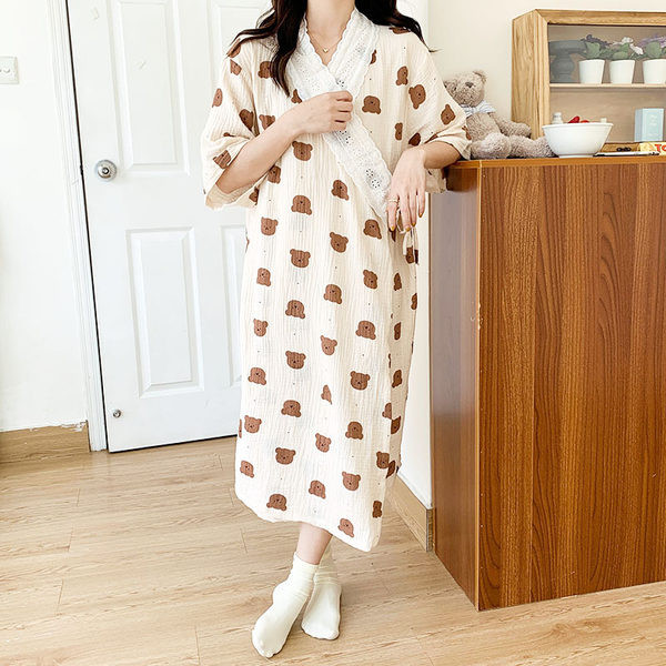 Βαμβακερό νυχτικό με ασύμμετρο κούμπωμα