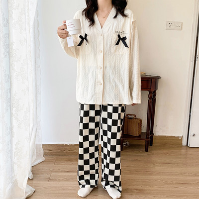 Ανοιξιάτικες βαμβακερές πιτζάμες με κουμπιά