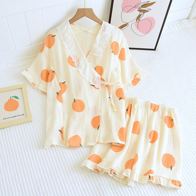 Dvodijelna ljetna pidžama s kratkim hlačicama i bluzom s vezom