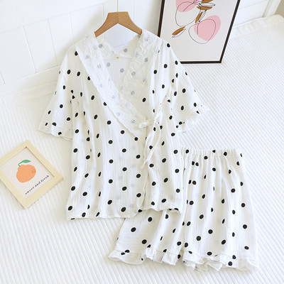 Dvodijelna ljetna pidžama s kratkim hlačicama i bluzom s vezom