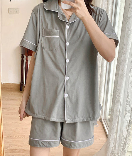 Kratka ljetna pidžama s gumbima pogodna za trudnice
