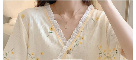 Καλοκαιρινές πιτζάμες με βολάν και ασύμμετρο κούμπομα