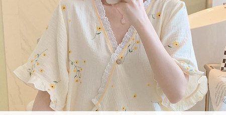 Καλοκαιρινές πιτζάμες με βολάν και ασύμμετρο κούμπομα