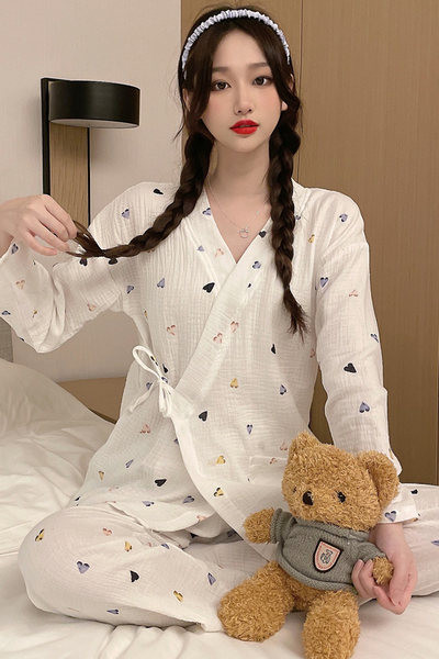 Novi model pidžame sa vezicama i gumbima za trudnice