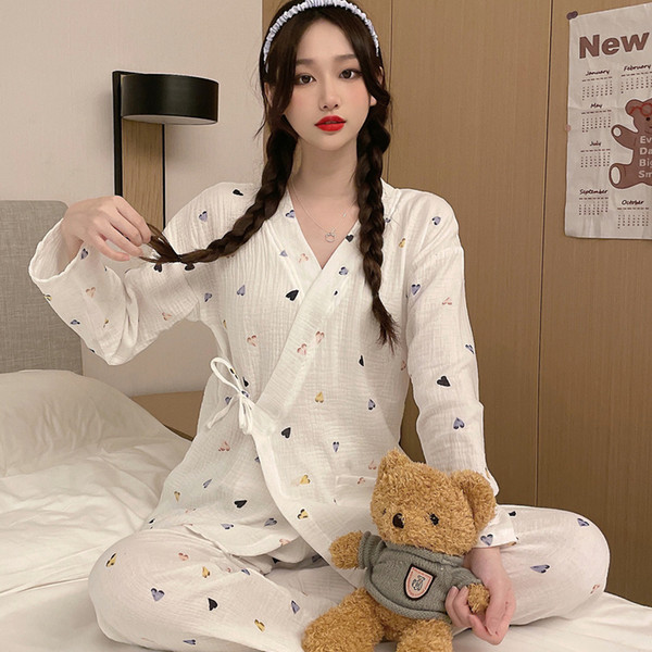 Novi model pidžame sa vezicama i gumbima za trudnice