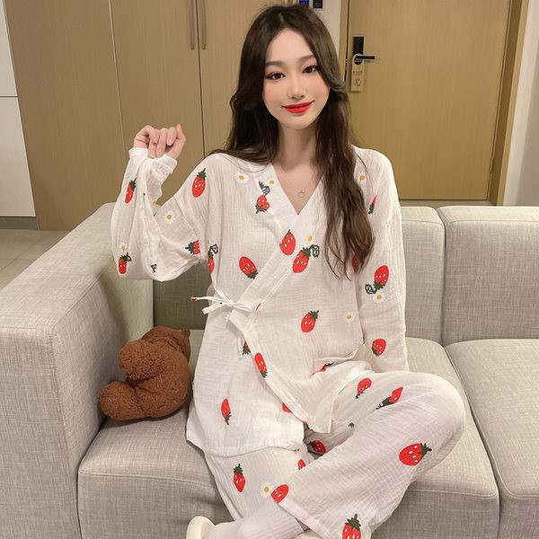 Novi model pidžame sa vezicama i gumbima za trudnice