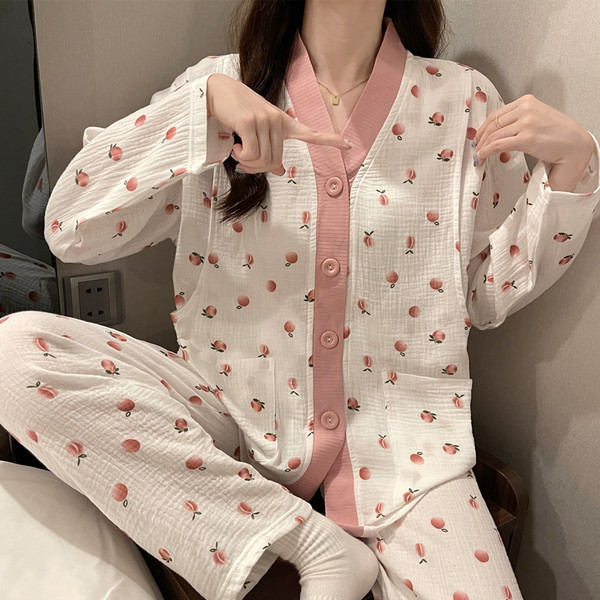 Novi model ženske pidžame sa dugmadima i džepovima za trudnice