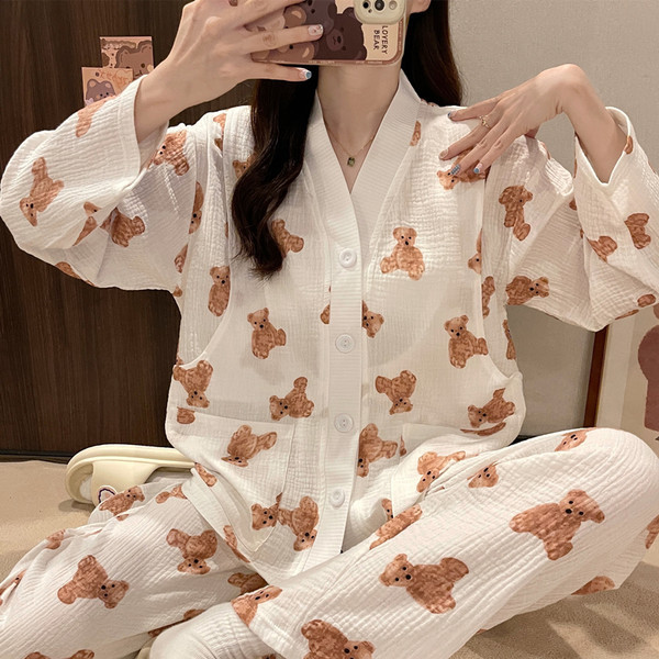 Novi model ženske pidžame sa dugmadima i džepovima za trudnice