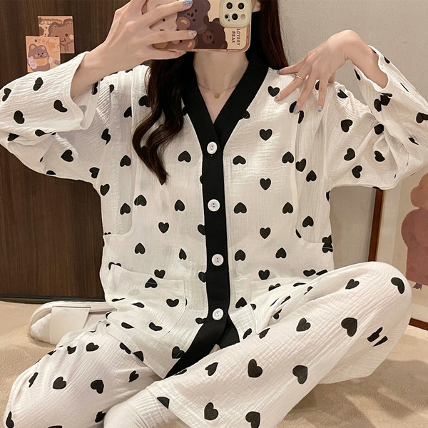 Novi model ženske pidžame sa dugmadima i džepovima za trudnice