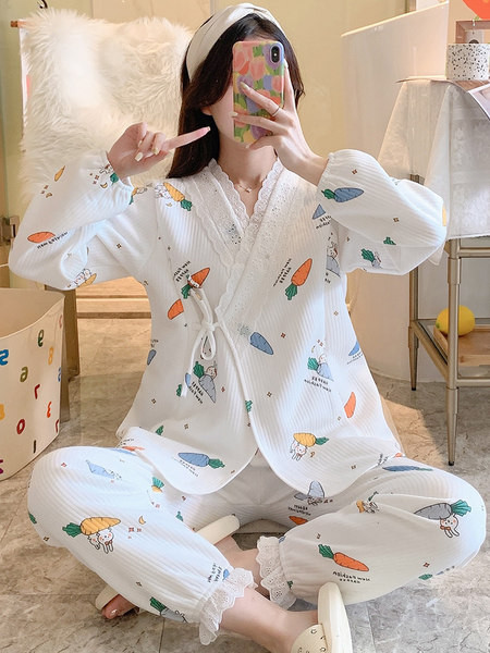 Ženski casual pidžama set sa šarenim printom - dvodijelni