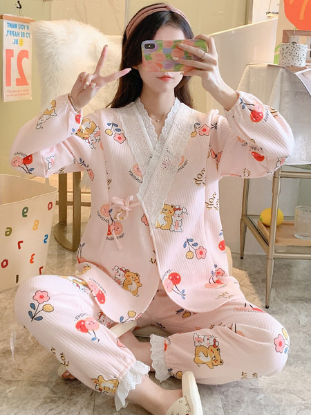 Ženski casual pidžama set sa šarenim printom - dvodijelni