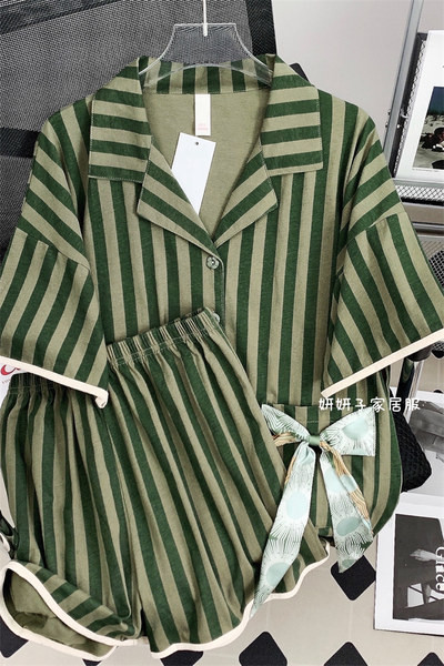 Ženska ljetna dvodijelna pidžama na pruge