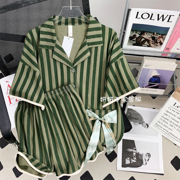 Ženska ljetna dvodijelna pidžama na pruge