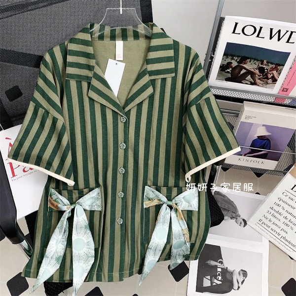 Ženska ljetna dvodijelna pidžama na pruge