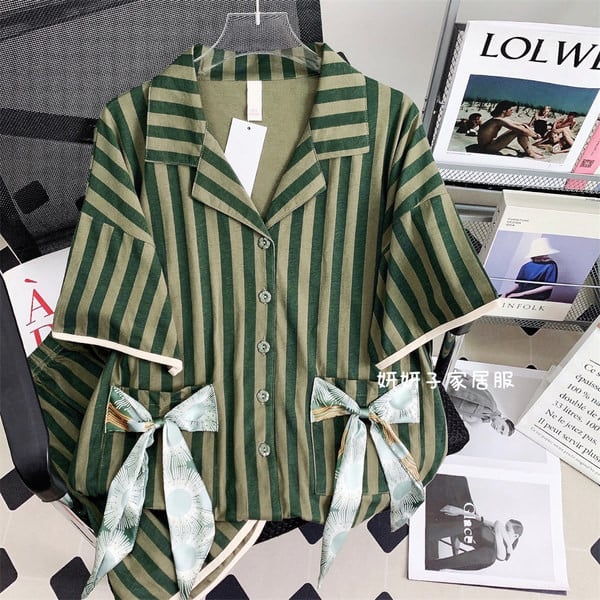 Ženska ljetna dvodijelna pidžama na pruge