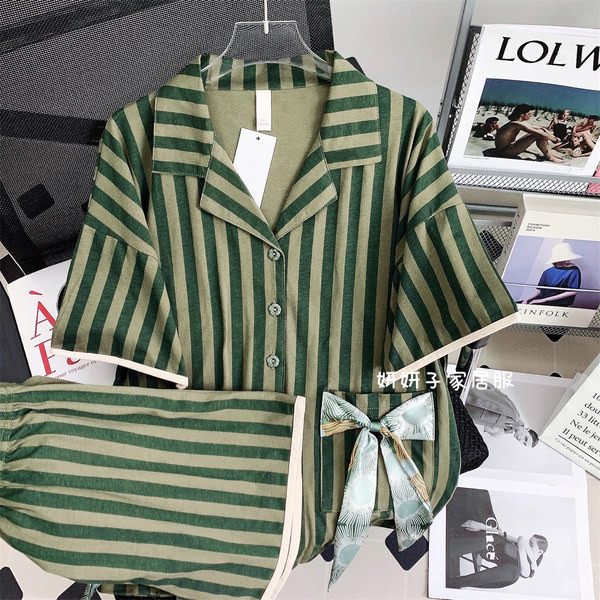 Ženska ljetna dvodijelna pidžama na pruge