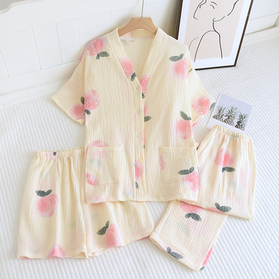 Γυναικεία σετ πιτζάμα σε τρία μέρη  με φλοράλ μοτίβα