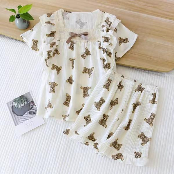 Vasarinė moteriška pižama su nėriniais - palaidine ir šortais