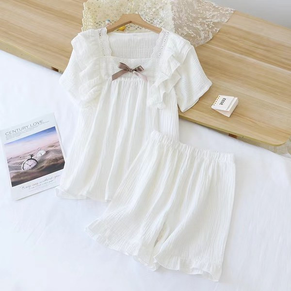 Vasarinė moteriška pižama su nėriniais - palaidine ir šortais