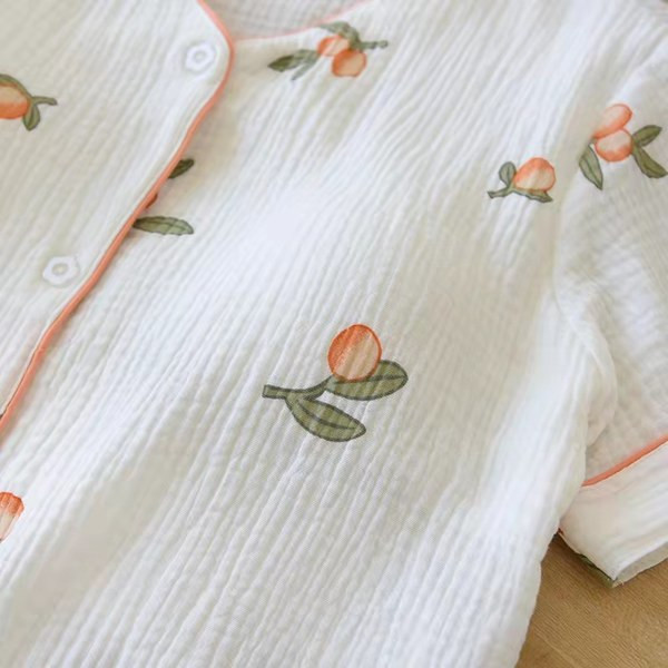 Pamučna pidžama sa šarenim printom s gumbima