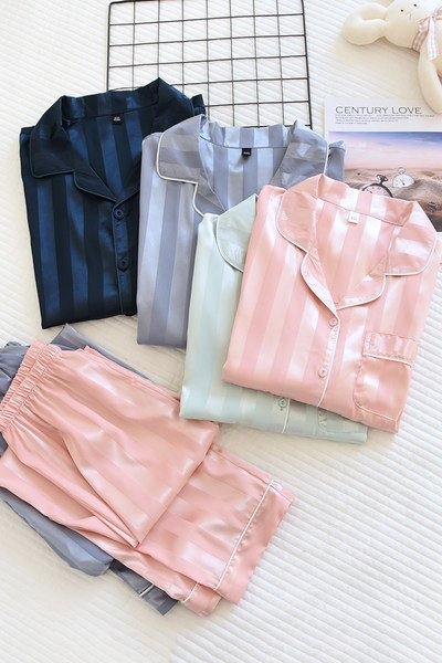 Set de pijamale cu dungi din două piese pentru femei