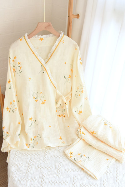 Pamučna pidžama s asimetričnim kopčanjem