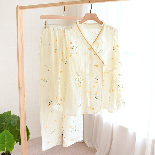 Pamučna pidžama s asimetričnim kopčanjem