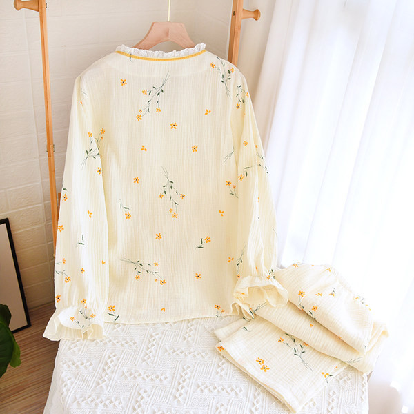 Pamučna pidžama s asimetričnim kopčanjem