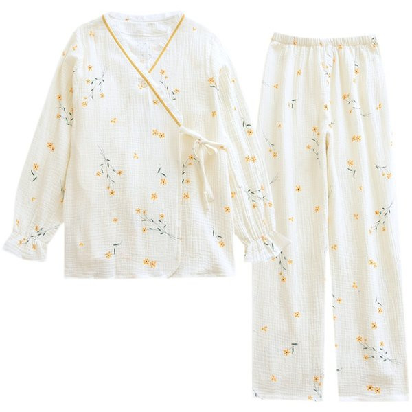 Pamučna pidžama s asimetričnim kopčanjem