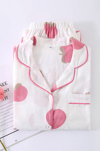 Pijamale de damă cu nasturi - două părți