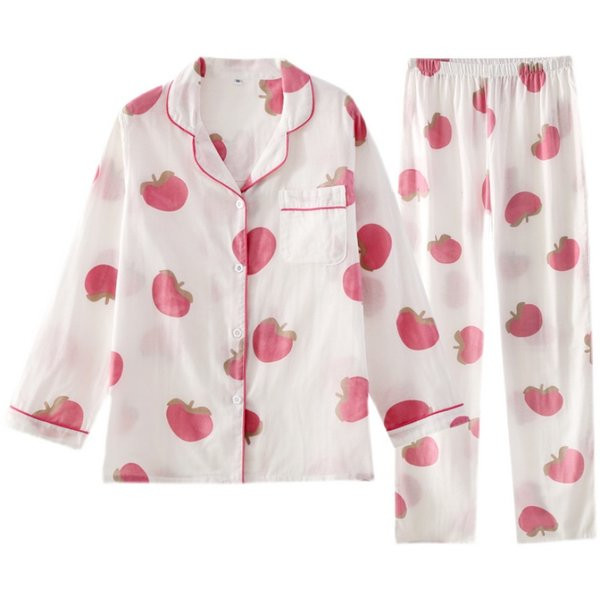 Pijamale de damă cu nasturi - două părți