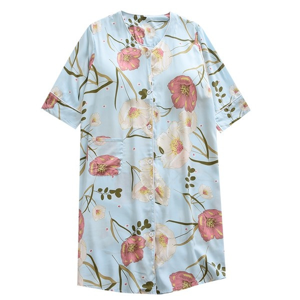 Ženska spavaćica sa špicastim izrezom i gumbima