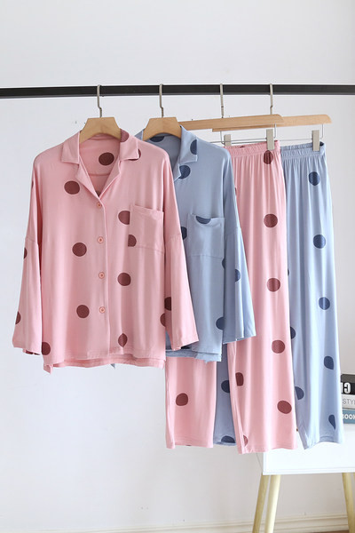 Пролетна широка пижама на точки с джоб и копчета