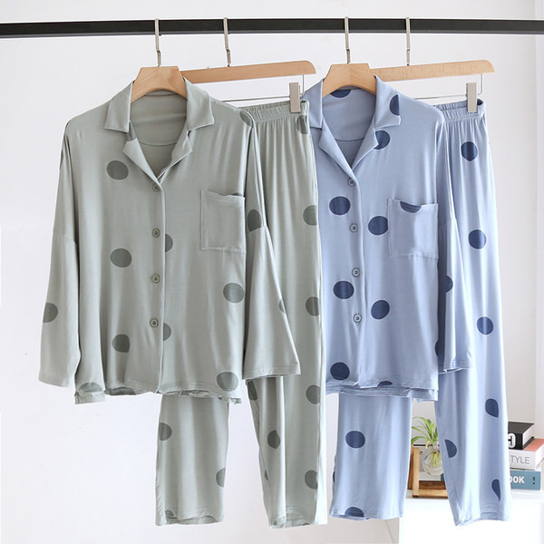 Пролетна широка пижама на точки с джоб и копчета