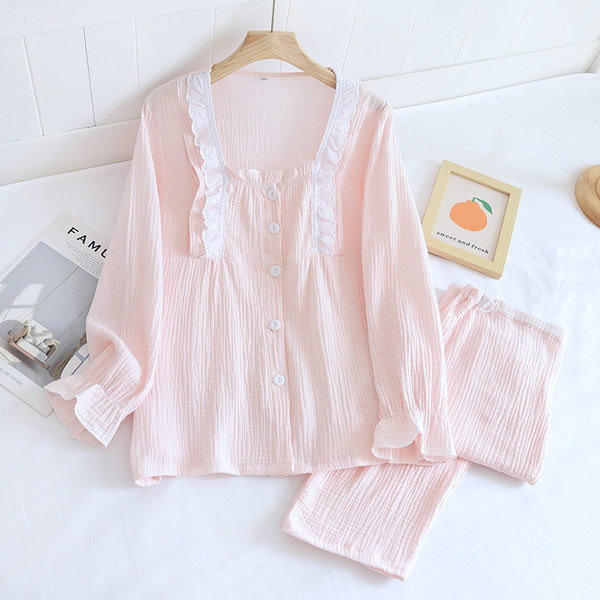 Pijamale de damă din două piese cu decolteu pătrat și broderie