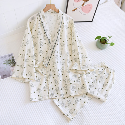 Βαμβακερές πιτζάμες με ασύμμετρο κούμπωμα και μανίκια 3/4