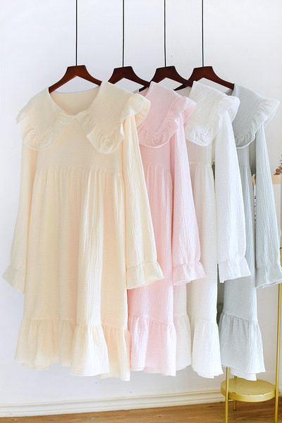 Cămașă de noapte de damă cu decolteu oval și mâneci lotus