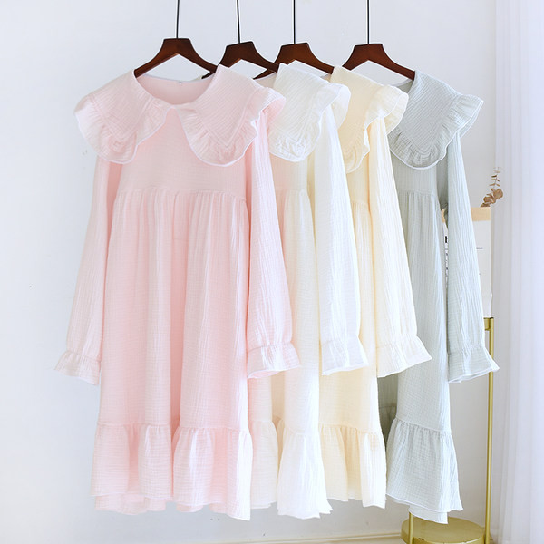 Cămașă de noapte de damă cu decolteu oval și mâneci lotus