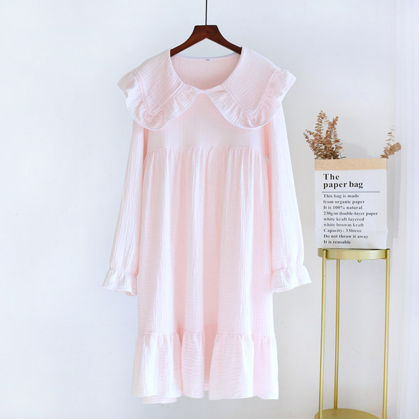 Cămașă de noapte de damă cu decolteu oval și mâneci lotus